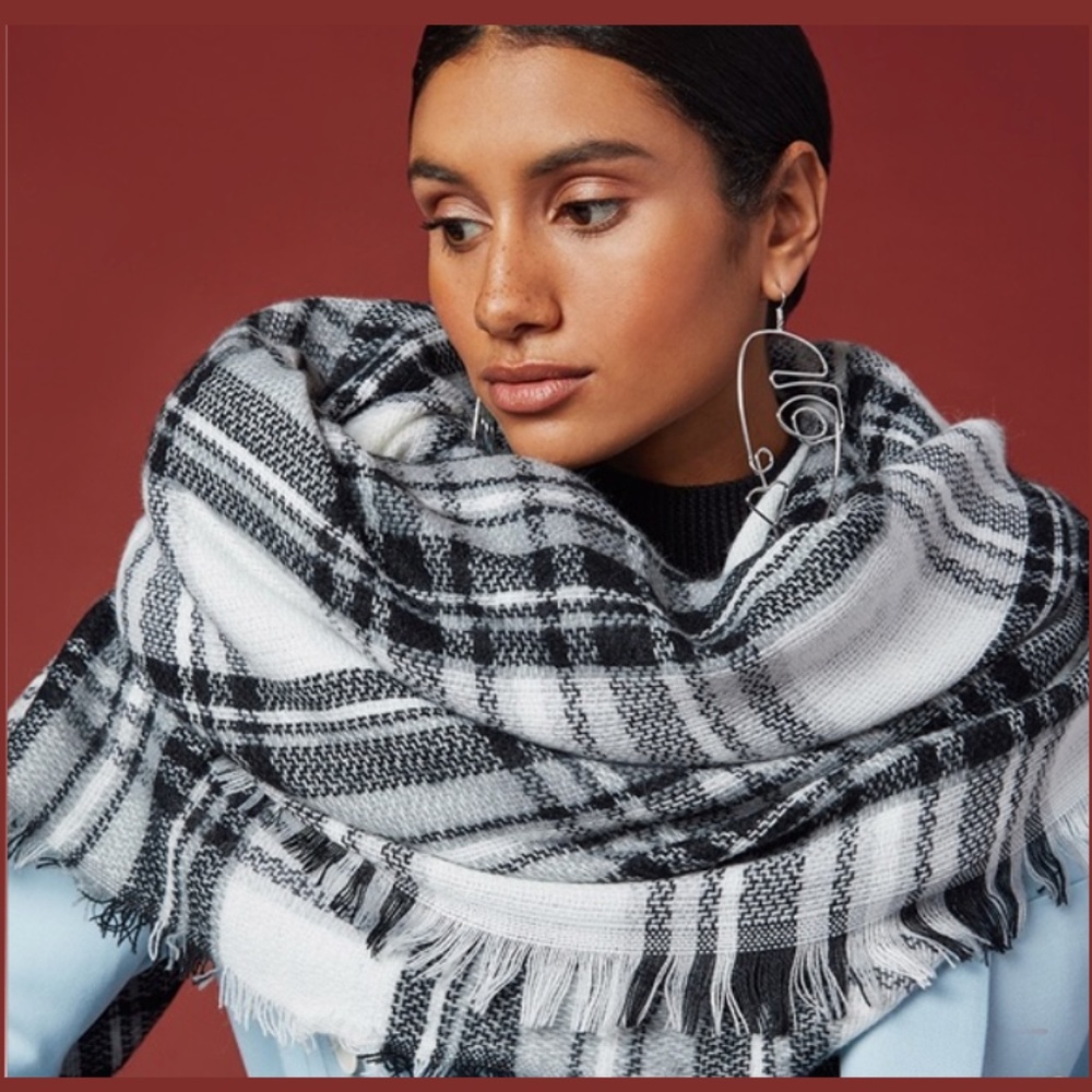 Olive & Pique Blanket Scarf  Plaid Blk white